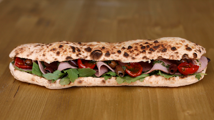 panuozzo sandwich vegan avec pate a pizza jambon vegetal